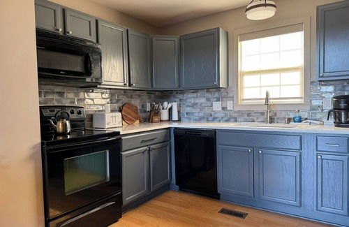 Rileyville Cabin | Spectacular Mountain Views. Peaceful Solitude. Rustic cabin with modern comforts. 90 mins from DC