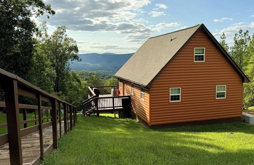 Rileyville Cabin | Spectacular Mountain Views. Peaceful Solitude. Rustic cabin with modern comforts. 90 mins from DC