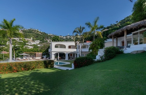 Las Brisas House | Spectacular Bay-View Home on Two Levels, with Full Service plus Private Chef