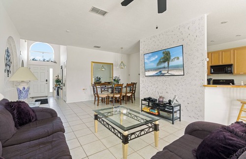 Crescent Lakes House | Spectacular Oasis + Pool + Games + Pet friendly