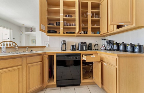 Crescent Lakes House | Spectacular Oasis + Pool + Games + Pet friendly