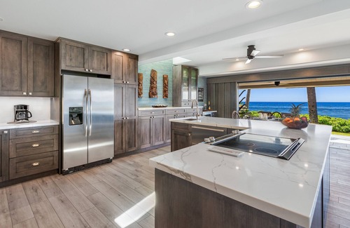 Historic Lahaina Front Street House | Spectacular Ocean Front Family Vacation Home 4 bed 4 bath AC and pool.