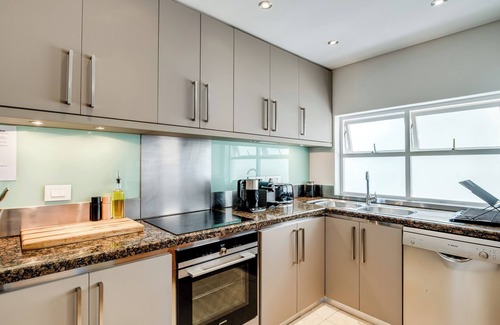 Bantry Bay Apartment | Spectacular Ocean View, Free WiFi, Free Parking, Superb Location, Backup Power