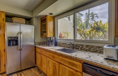 Kahana House | Spectacular Ocean View. Close to Beaches & Shopping Plaza. Large Pool & Spa
