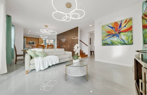 Makaha Valley Apartment | Spectacular Oceanview Cottage