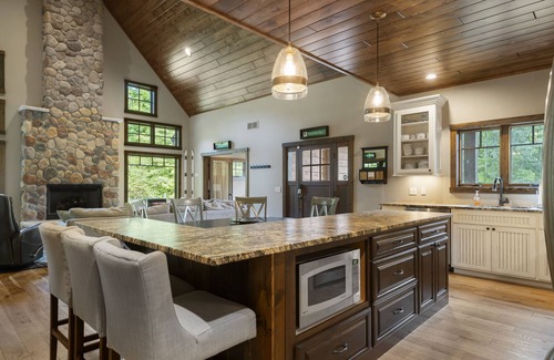 Harbor Springs House | Spectacular Ski-In/Ski-Out Five Bedroom Lodge at The Highland of Harbor Springs