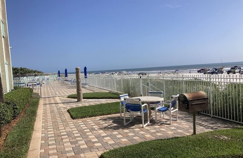 New Smyrna Beach Condo | Spectacular Sunrise, Beach Front CondonNew Smyrna Beach,FlnMonthly rentals only