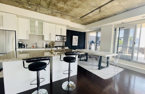King West Village Condo | Spectacular Terrace - City/Lake View - 5 mins from major attractions