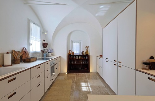 Ollioules House | Spectacular vaulted 7-bedroom house, 15 min from beach, 15 guests, Pet-Friendly!