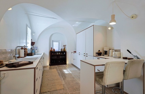 Ollioules House | Spectacular vaulted 7-bedroom house, 15 min from beach, 15 guests, Pet-Friendly!