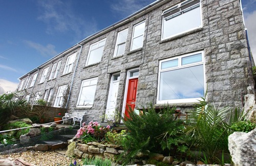 Newlyn Cottage | Spectacular views across Newlyn’s fishing harbour