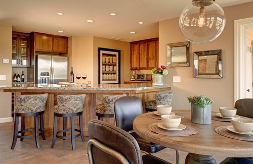 Atascadero House | Spectacular Views: Main house sleeps 10, additional lodging for 8 more with fees