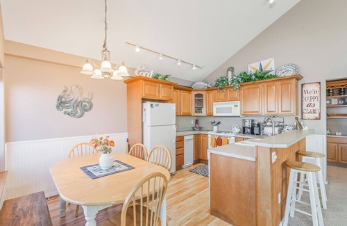 Netarts House | Spectacular views of the Pacific Ocean and Bay - 3 Bedroom house sleeps 8.