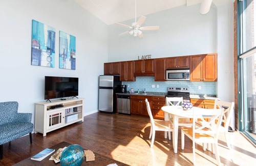 Sandusky Condo | Spectacular Waterfront Condo Retreat For 6 w/Cedar Point View!