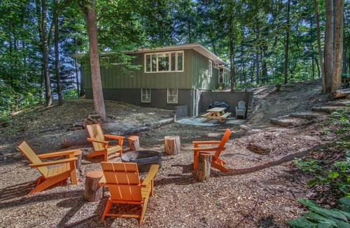 Traverse City House | Spectacular West Bay views on 58 wooded acres! 10 mins to downtown TC