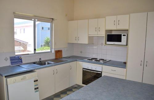 South West Rocks House | Spencer's Cottage - Bring your own linen.