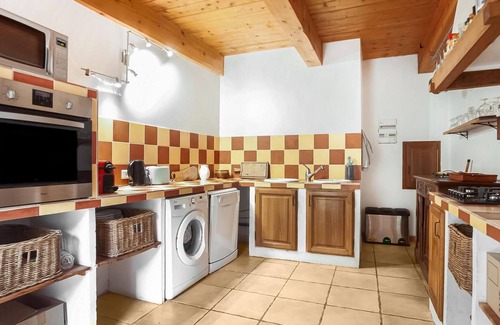 Cabasse House | Spend an unforgettable vacation in this inviting vacation home.