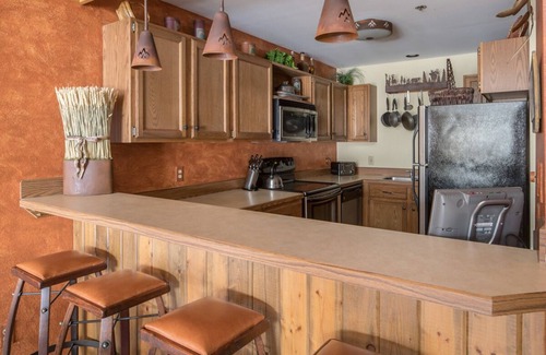 Big Sky Condo | Spend Holidays in Big Sky! Sunny Condo with dry sauna & mountain views! Easy Ski Shuttle Access!