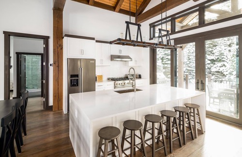 Spanish Peaks House | Spend Holidays in Big Sky! Spanish Peaks Home with Sweeping Views and Hot Tub!