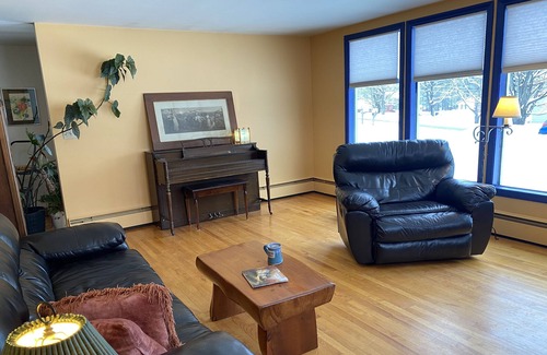 Eastern Vermont House | Spend the holidays in Vermont! ☃️