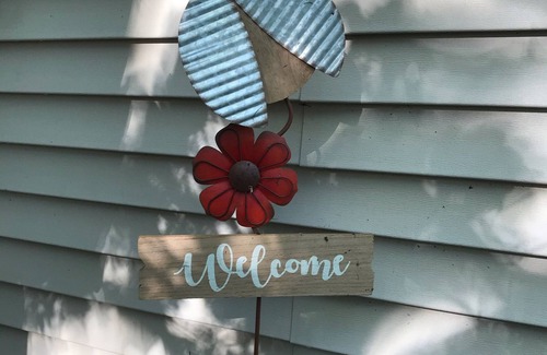 Mayfield Cottage | Spider Lake Escape: Quiet Cove Waterfront Living