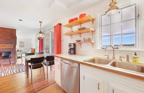 Ellsworth House | Spindle Cottage on the Shore!