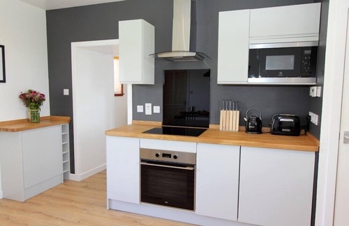 Brenish Cottage | SPINDRIFT, pet friendly, with open fire in Timsgearraidh