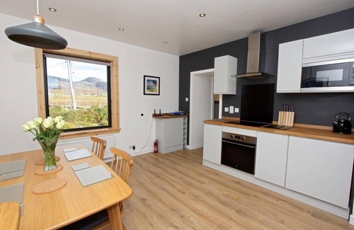 Brenish Cottage | SPINDRIFT, pet friendly, with open fire in Timsgearraidh