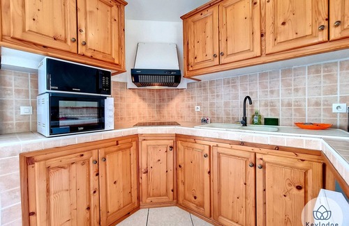 Saint-Denis Apartment | Spinelle Blanche - studio** close to Saint-Denis centre