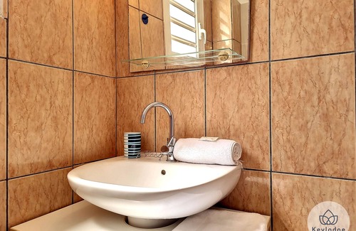 Saint-Denis Apartment | Spinelle Blanche - studio** close to Saint-Denis centre