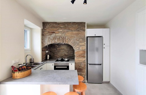 Steniai Apartment | "spiti" Sea View Neoclassical Apartment in Stenies