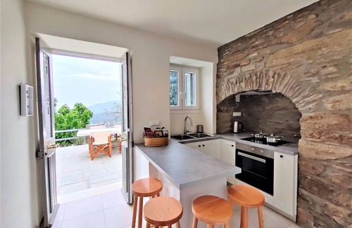 Steniai Apartment | "spiti" Sea View Neoclassical Apartment in Stenies