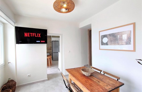 Steniai Apartment | "spiti" Sea View Neoclassical Apartment in Stenies