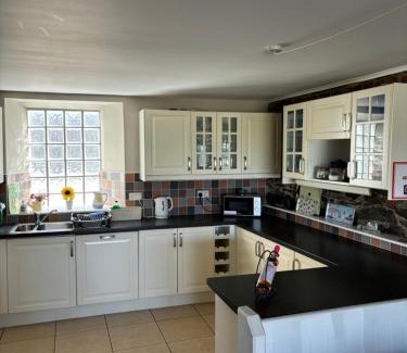 Bangor House | Splash Cottage beach house with Sea lapping Garden
