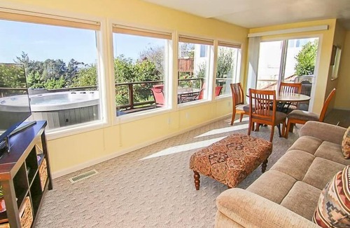 Depoe Bay House | Splash of Glory