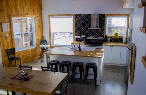 Mauricie Ski Chalet | Splendid Chalet on the banks of the Mékinac & SPA & Foyer