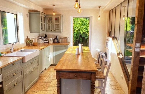 Issor Bed & Breakfast | Splendid farmhouse at the foot of the Pyrenees, breathtaking view