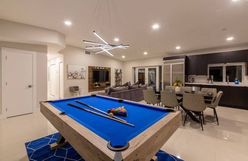 North Miami Beach Villa | Splendid Renovated Villa w/GYM+BKB Ct+Fire Pit+Heated Pool
