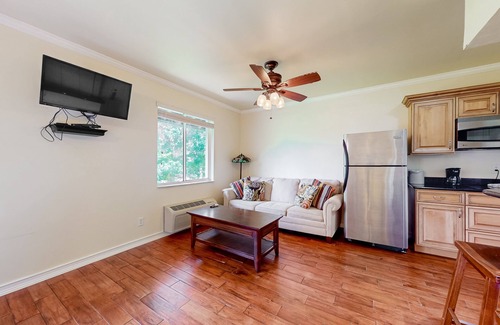 Naples House | Splendid studio with pool, game room, kitchenette, sauna, tennis, restaurant, AC