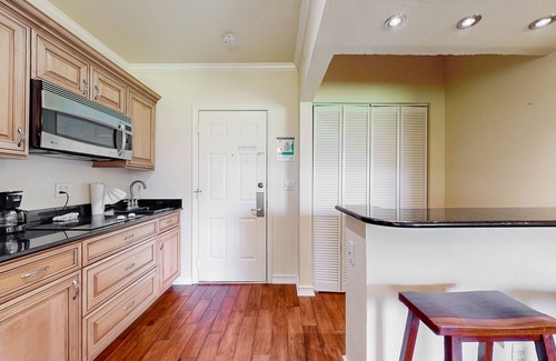 Naples House | Splendid studio with pool, game room, kitchenette, sauna, tennis, restaurant, AC