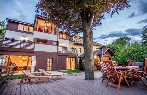 Brasov Villa | Splendor in the forest