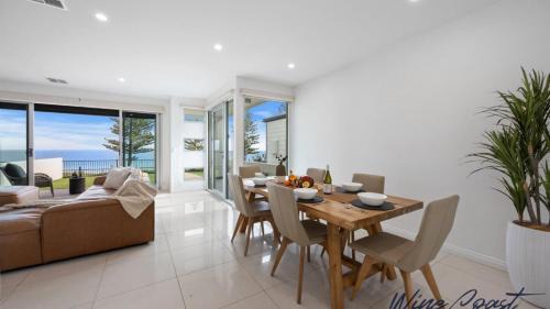Christies Beach House | Splendour By The Sea By Wine Coast Holidays