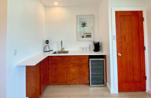 Harborview House | Split floor plan 4 bed 3 bath home! Steps to the sand!