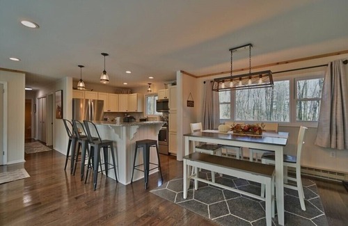 Lake Harmony House | Split Rock Beauty with Lake View