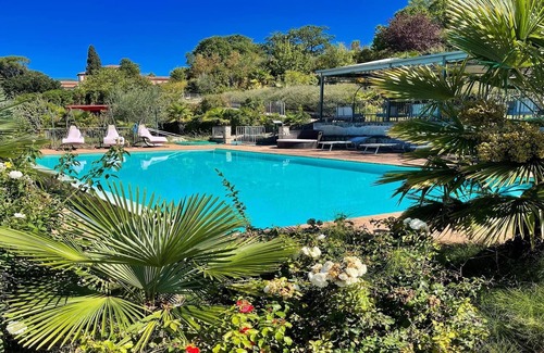Spoleto Villa | Spoleto-poolside-slps 20, Gardens, pool, jaccuzzi - a fairy tale setting !