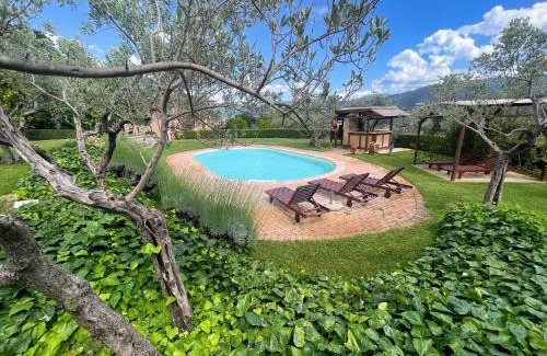 Spoleto Villa | Spoleto Tranquilita sleeps 20 with Wifi Pool Yoga Studio Gardens and Views
