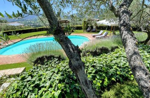 Spoleto Villa | Spoleto Tranquilita sleeps 20 with Wifi Pool Yoga Studio Gardens and Views