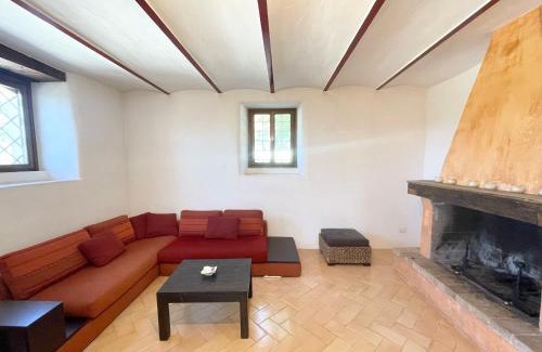 Spoleto Villa | Spoleto Tranquilita sleeps 20 with Wifi Pool Yoga Studio Gardens and Views