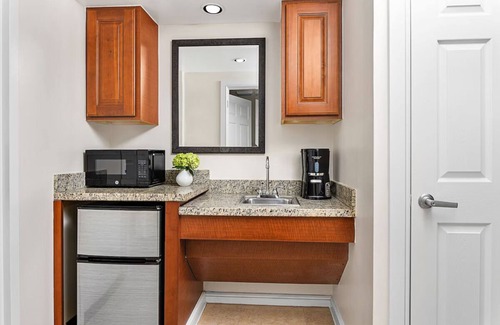 Williamsburg Apartment | Spontaneous Trip at our 2BR Villa at Harbour Lake