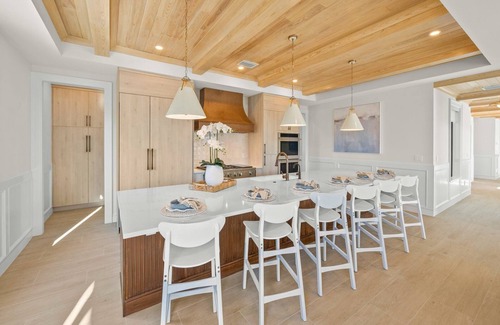 Siesta Key House | Sport Court & Golf Simulator-Resort Pool w/Slide-Billiards-Bike to Beach/Village